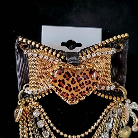 Vintage BETSEY JOHNSON Leaping Leopards Collection Bow Heart Swag Brooch. - Picture 5 of 9